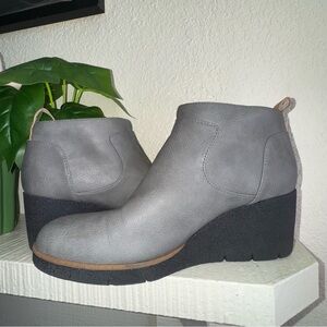 Dr. Scholl's Boots Womens 9.5 M Bianca Ankle Bootie Gray Faux Leather Wedge Heel